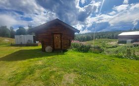 Small Camping Cabbin With Bathroom Near By